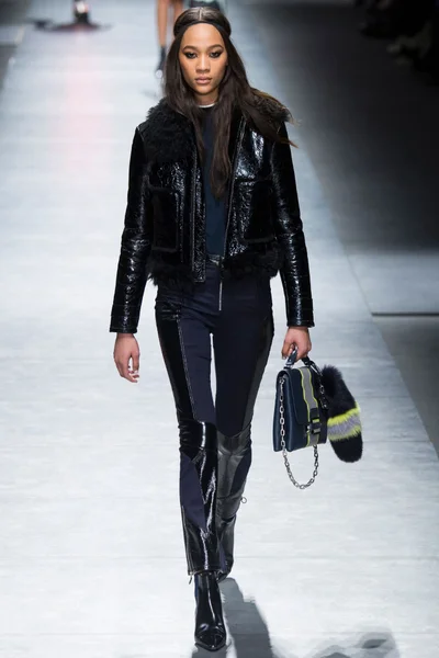 Look 32